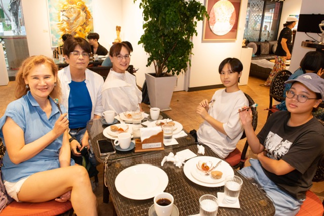 9.14劉漢文老師感恩茶會與藏家合影